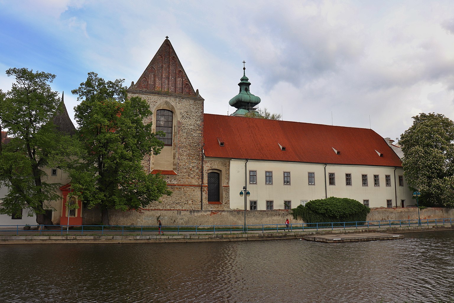 1536px-Dominican_Moonastery_in_České_Budějovice